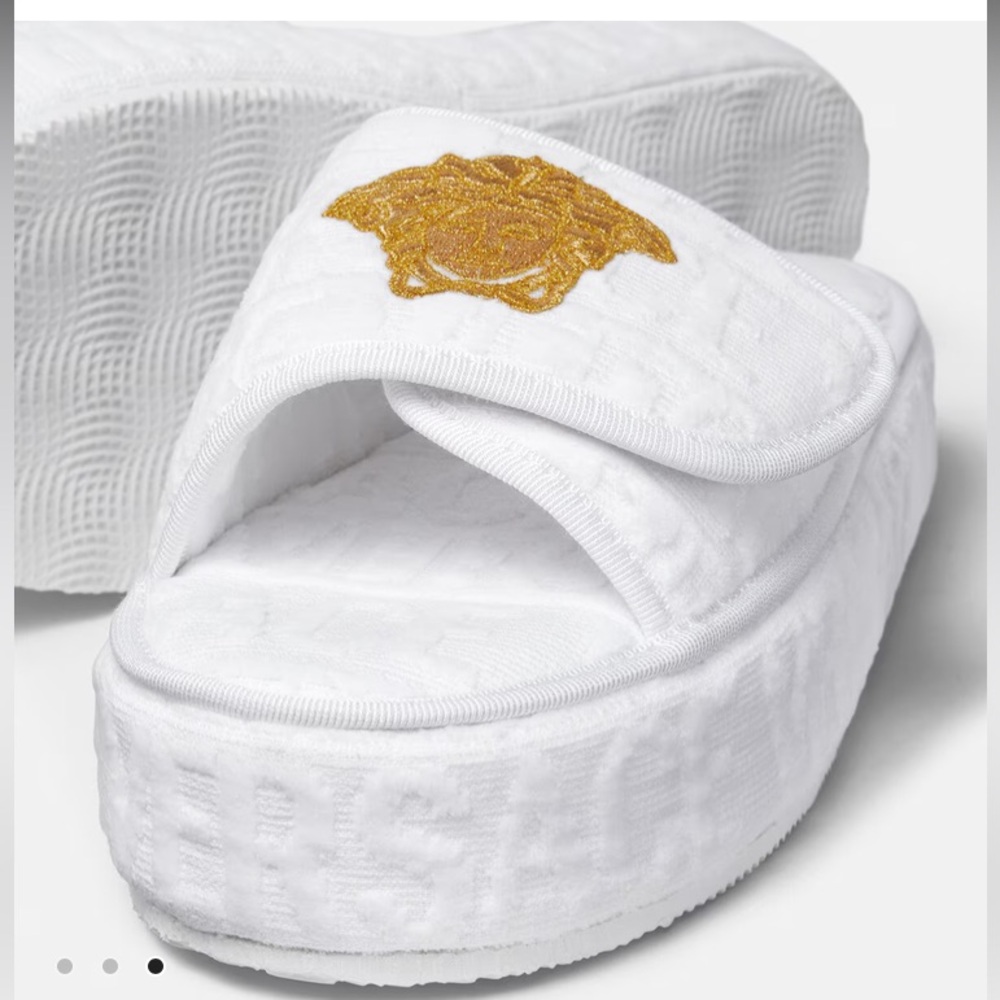 NWB Versace All-Over White And Gold Slippers Size 43.